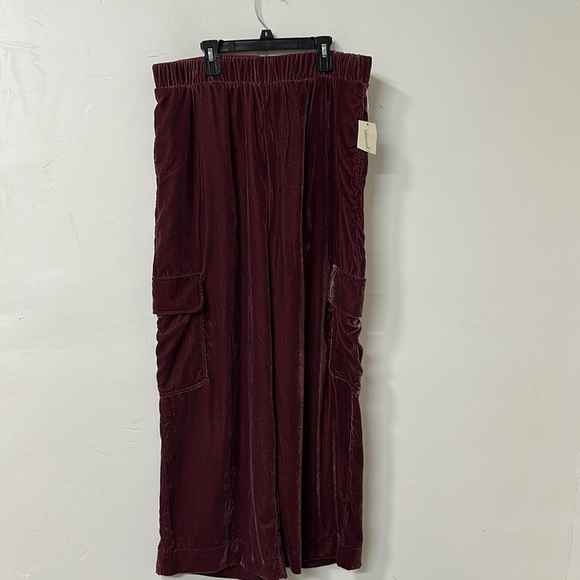 Universal Thread Red Maxi Cargo Pants - Picture 1 of 3
